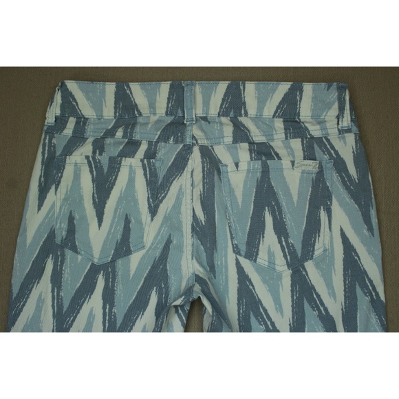 Seven7 Skinny Jeans Women's Size 8 Petite Blue White Chevron Pattern Denim - Picture 2 of 8